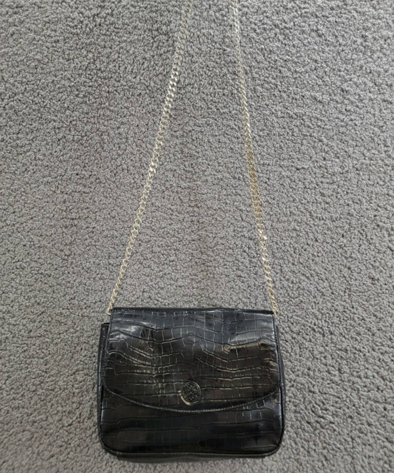 Circus by Sam Edelman Devin Chain Crossbody Handbag Women's O/S Black Snap Front