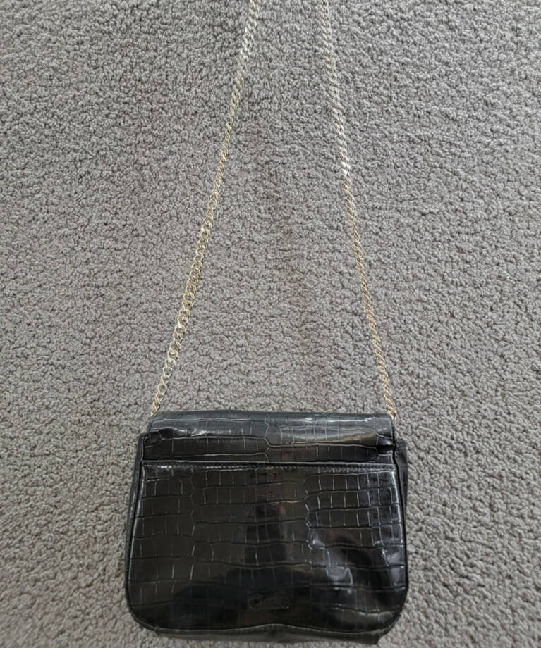 Circus by Sam Edelman Devin Chain Crossbody Handbag Women's O/S Black Snap Front