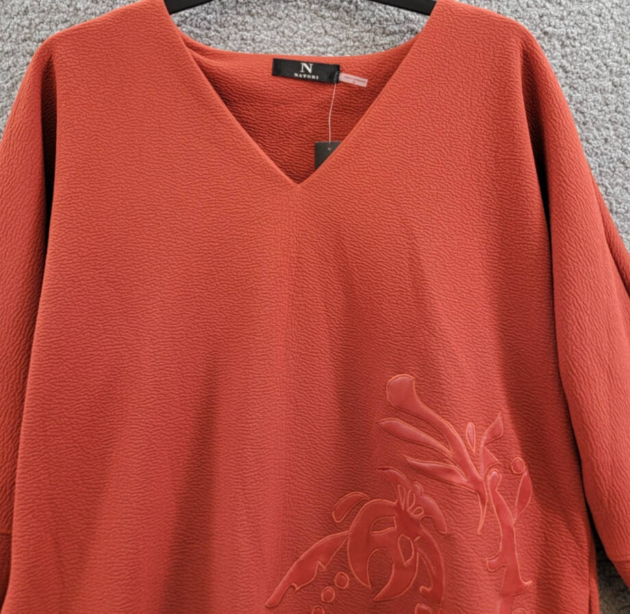 Natori Crepe Appliqué-Detail Shift Dress Women's M Burnt Orange V-Neck Pullover