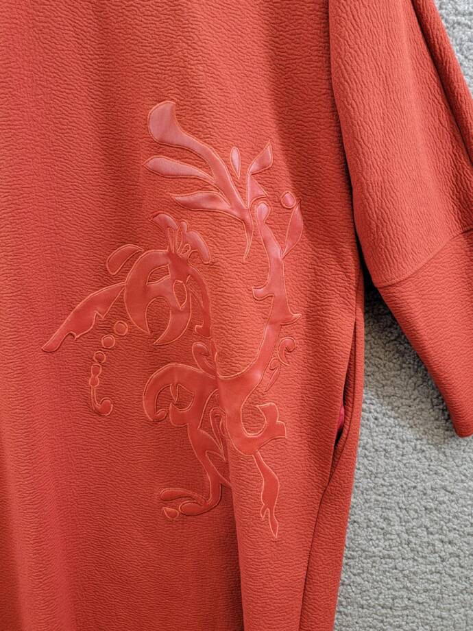 Natori Crepe Appliqué-Detail Shift Dress Women's M Burnt Orange V-Neck Pullover