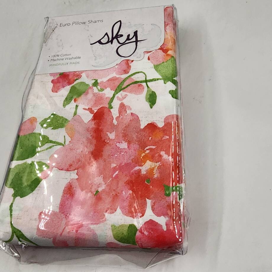 Sky Blushing Hydrangea Euro Pillow Sham 2-piece Unisex 26"L x 26"W Pink Multi~