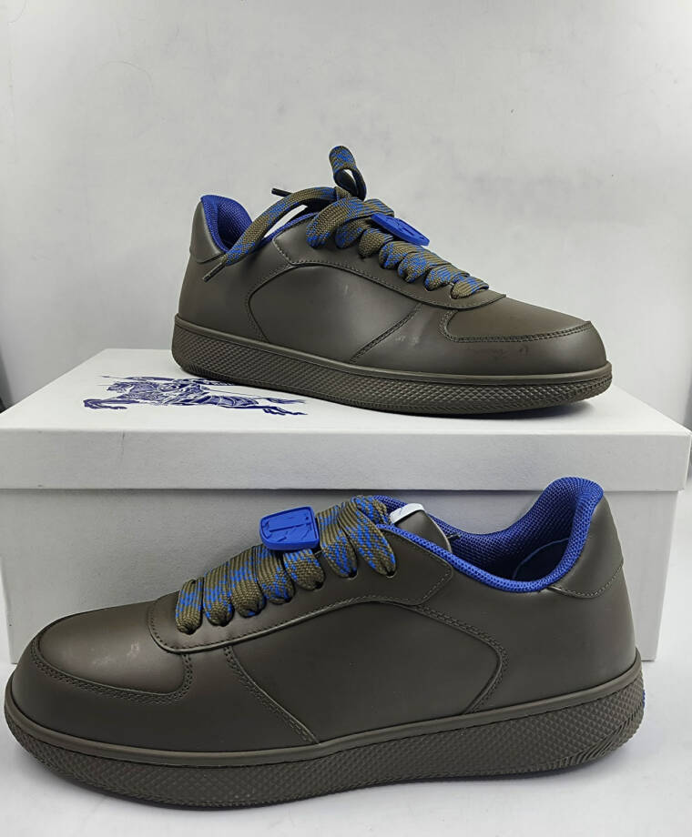 Burberry Terrace Low Top Sneakers Men's 42.5/9.5US Loch Round Toe Lace Closure