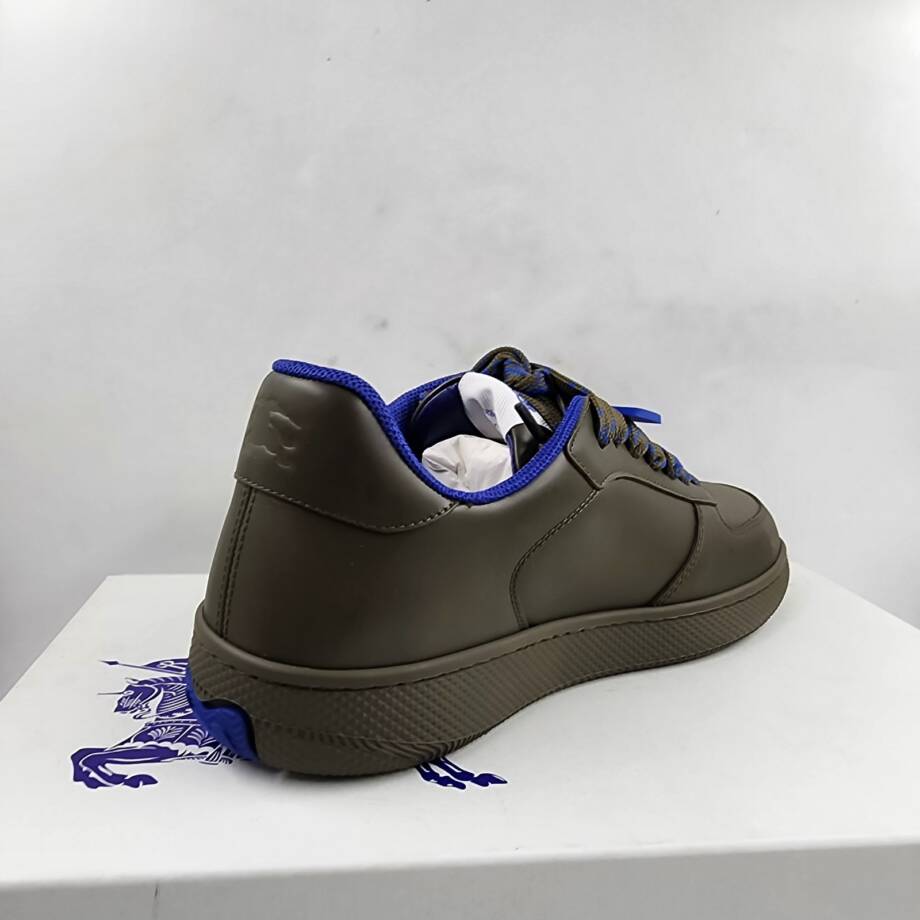 Burberry Terrace Low Top Sneakers Men's 42.5/9.5US Loch Round Toe Lace Closure