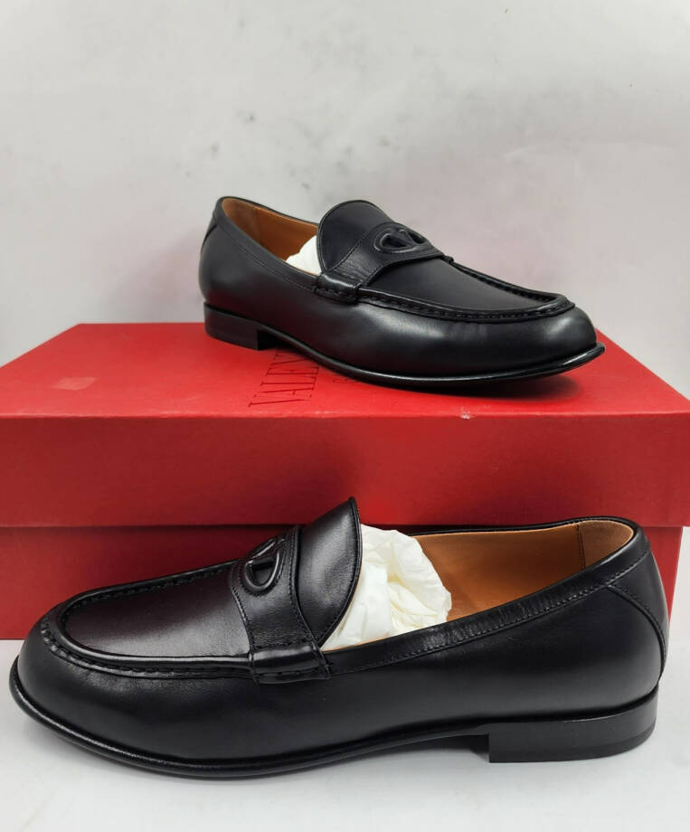 Valentino Garavani Embossed Logo Penny Loafers Men's 40/7US Black Moc Toe SlipOn