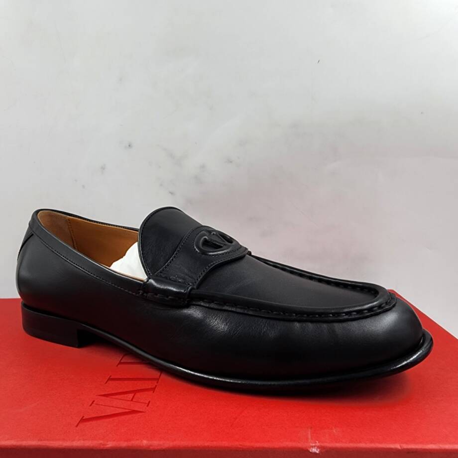 Valentino Garavani Embossed Logo Penny Loafers Men's 40/7US Black Moc Toe SlipOn