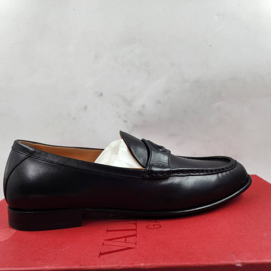 Valentino Garavani Embossed Logo Penny Loafers Men's 40/7US Black Moc Toe SlipOn
