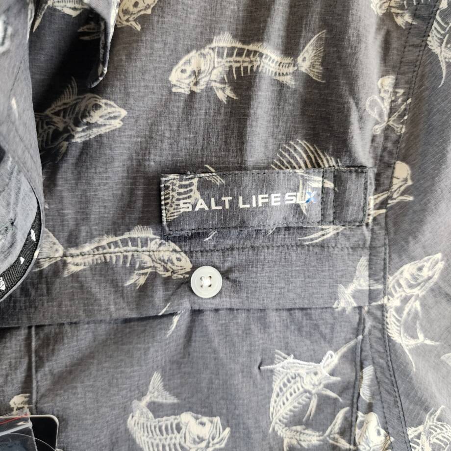Salt Life Fish N Bones Short-Sleeve Button-Front Shirt Men's S Gray Collared
