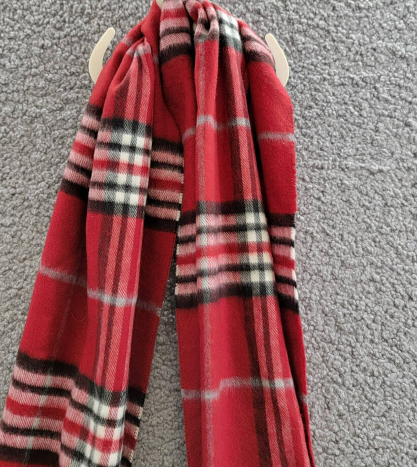 FRAAS Classic Plaid Cashmink Scarf Women's One Size True Red Fringe Edge