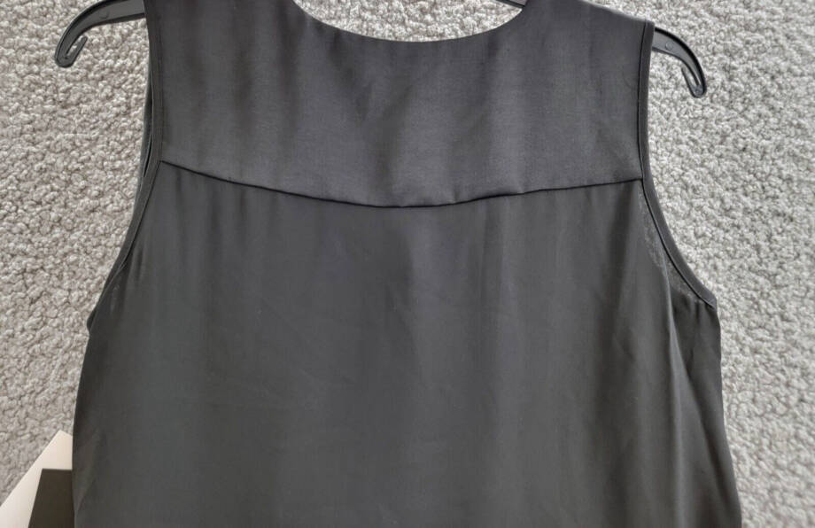 DKNY Sleeveless Plain V-Neck Blouse Women's XS Black Solid Pullover