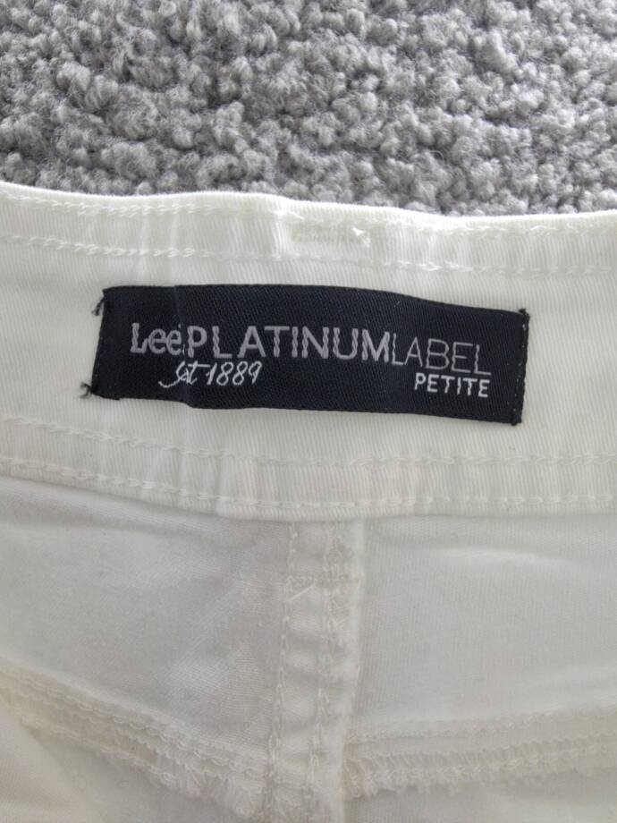 Lee Platinum Petite Georgia Belted Shorts Women's 10P White Pockets Button Zip