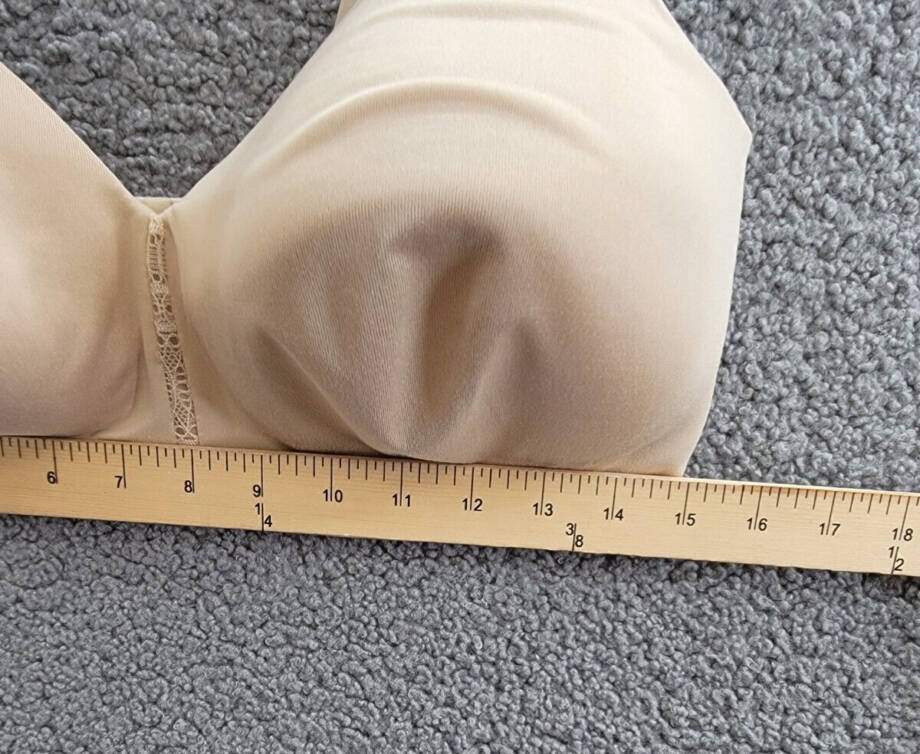 Vanity Fair Beyond Comfort Full Coverage Wirefree Bra Women's 40DD Neutral Solid