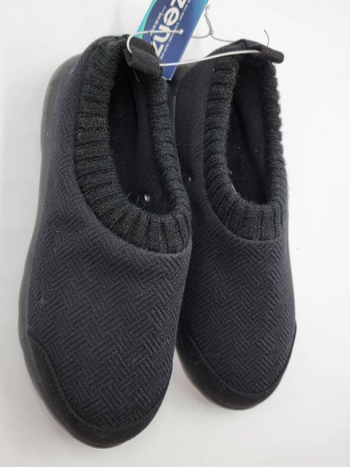 isotoner Microterry Lined Knit Zenz Sock Bootie Slipper Women's 9 Black Slip On