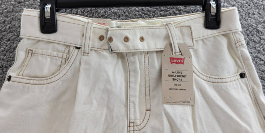 Levi's Belted 5-Pocket Design Shorts Girls' 16 Off White Cut-Off Hem Zip Closure