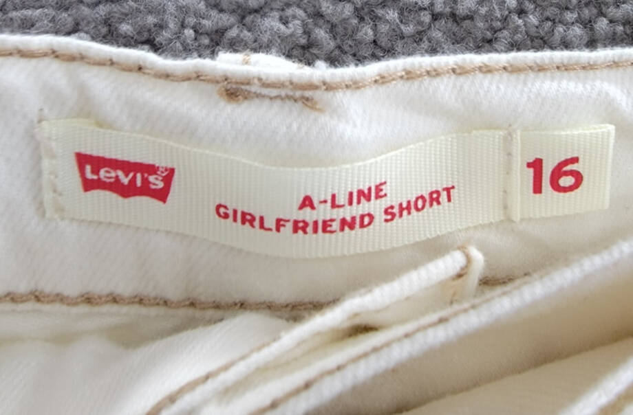 Levi's Belted 5-Pocket Design Shorts Girls' 16 Off White Cut-Off Hem Zip Closure