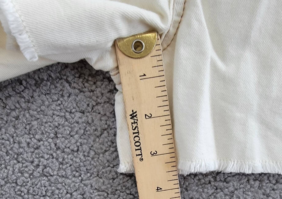 Levi's Belted 5-Pocket Design Shorts Girls' 16 Off White Cut-Off Hem Zip Closure
