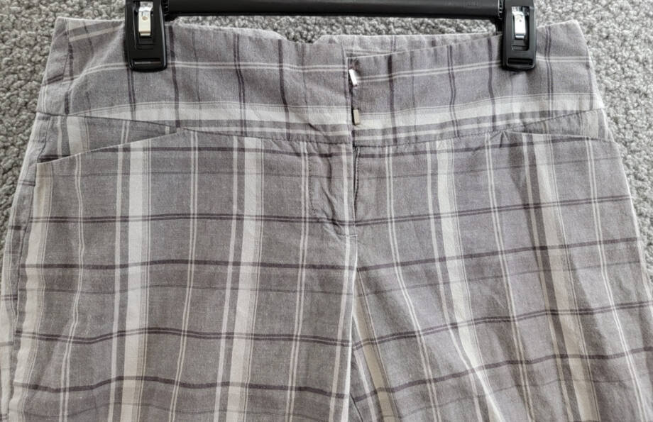 GUESS JEANS Plaid Pattern Shorts Men's 29 Gray Zip Fly W/ Hook & Bar Closure