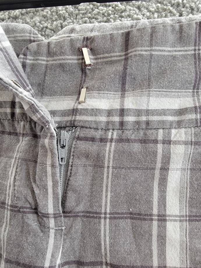 GUESS JEANS Plaid Pattern Shorts Men's 29 Gray Zip Fly W/ Hook & Bar Closure