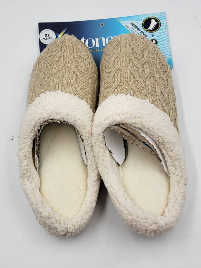 Isotoner Signature Cable Knit Alexis Hoodback Slippers Women's 9.5-10 Oatmeal