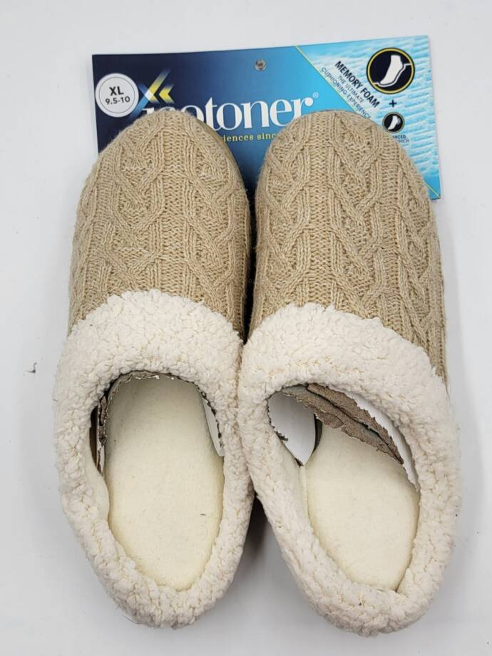 Isotoner Signature Cable Knit Alexis Hoodback Slippers Women's 9.5-10 Oatmeal