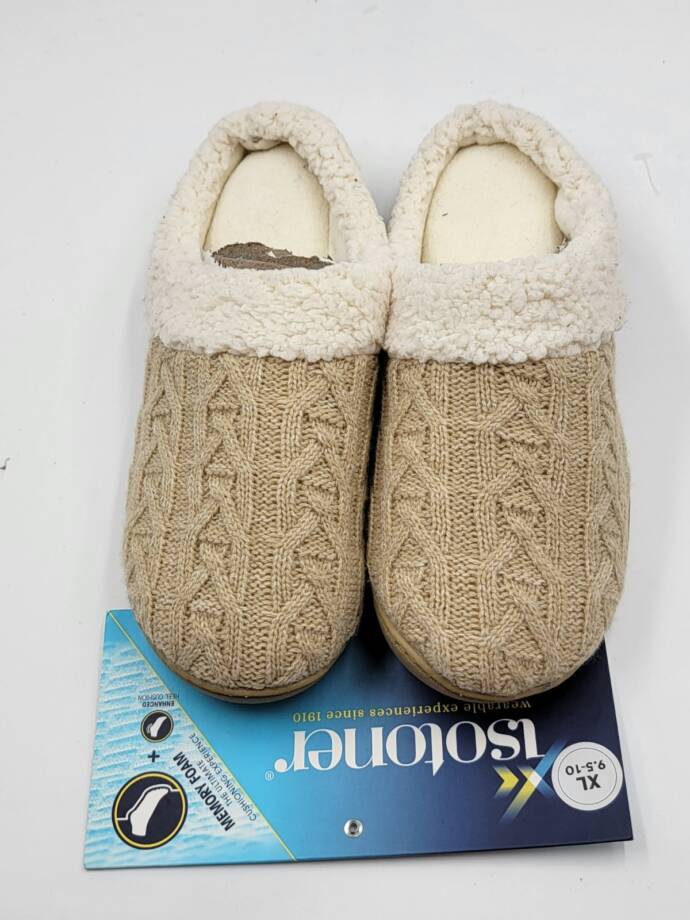 Isotoner Signature Cable Knit Alexis Hoodback Slippers Women's 9.5-10 Oatmeal