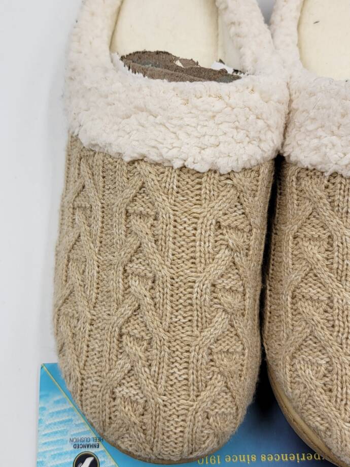 Isotoner Signature Cable Knit Alexis Hoodback Slippers Women's 9.5-10 Oatmeal