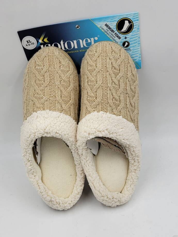Isotoner Signature Cable Knit Alexis Hoodback Slippers Women's 9.5-10 Oatmeal