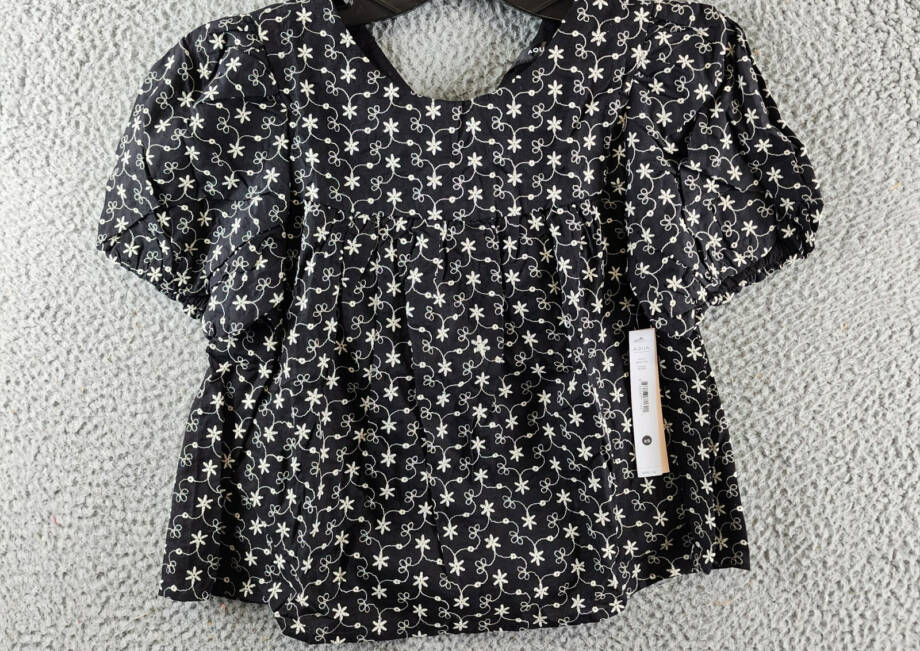 AQUA Embroidered Eyelet Top Women's XS Black/White Floral Crewneck Short Sleeve