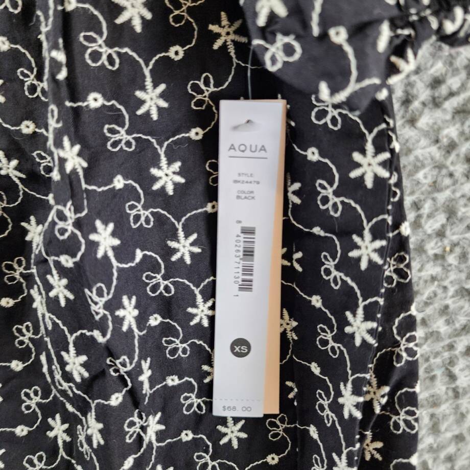 AQUA Embroidered Eyelet Top Women's XS Black/White Floral Crewneck Short Sleeve