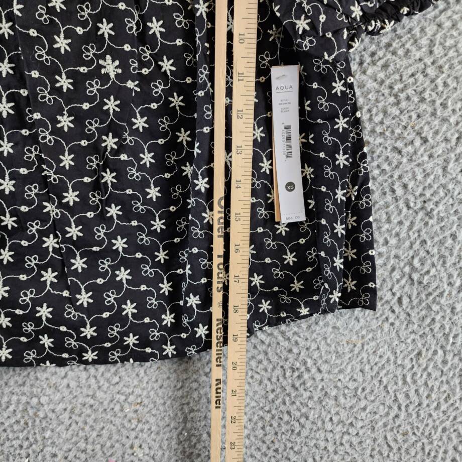 AQUA Embroidered Eyelet Top Women's XS Black/White Floral Crewneck Short Sleeve