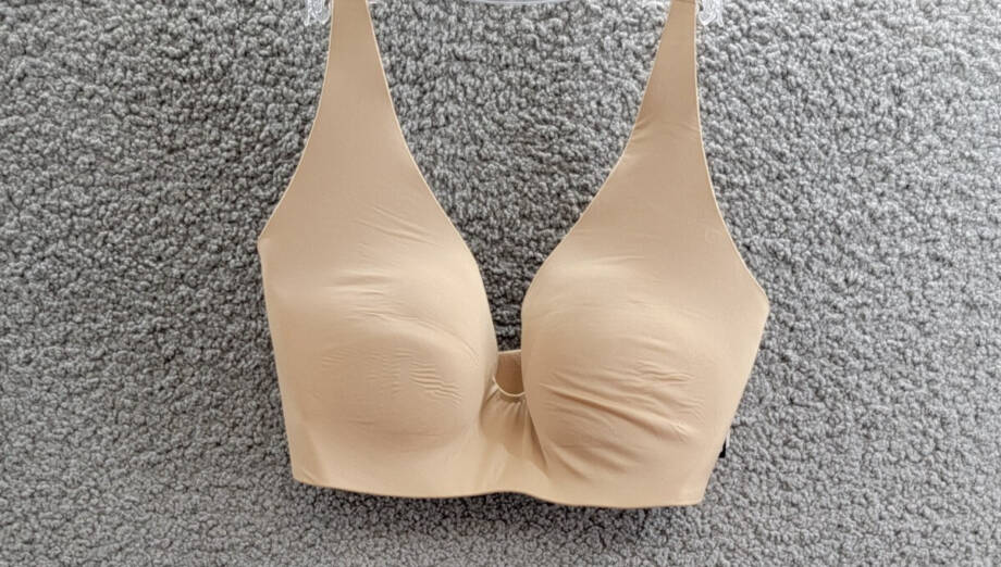 GapBody Everyday Essentials Wireless Bra Women's 34DD Brush Beige Hook&Eye Back
