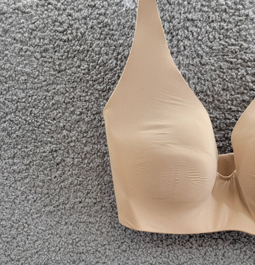 GapBody Everyday Essentials Wireless Bra Women's 34DD Brush Beige Hook&Eye Back