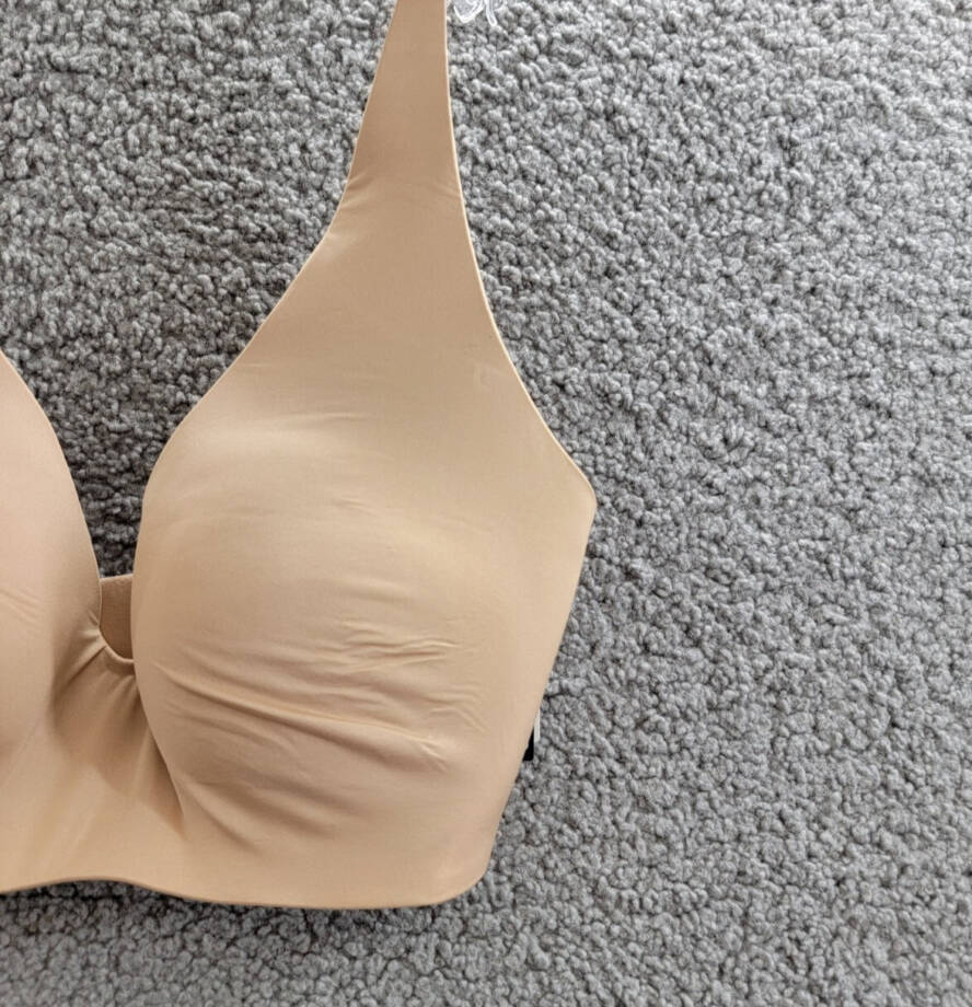 GapBody Everyday Essentials Wireless Bra Women's 34DD Brush Beige Hook&Eye Back