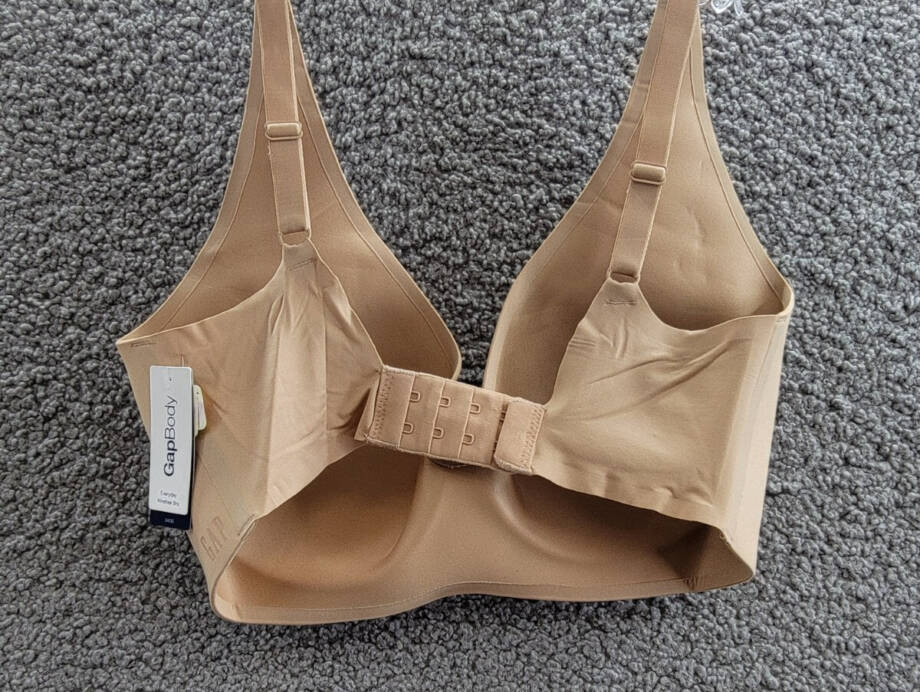 GapBody Everyday Essentials Wireless Bra Women's 34DD Brush Beige Hook&Eye Back