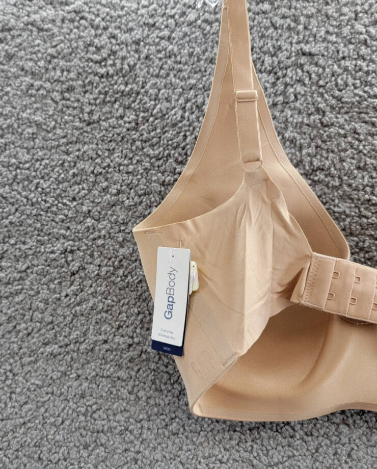 GapBody Everyday Essentials Wireless Bra Women's 34DD Brush Beige Hook&Eye Back