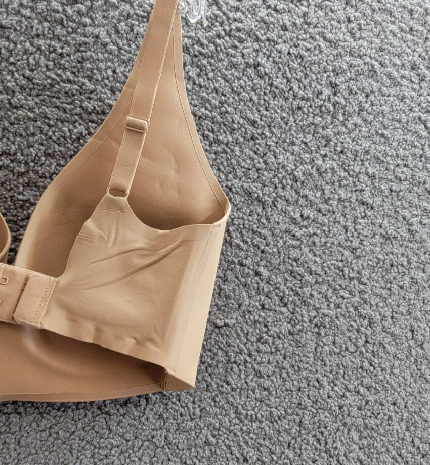 GapBody Everyday Essentials Wireless Bra Women's 34DD Brush Beige Hook&Eye Back