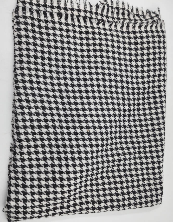 On 34th Classic Houndstooth Supersoft Wrap Scarf Women's One Size Black Ivory~