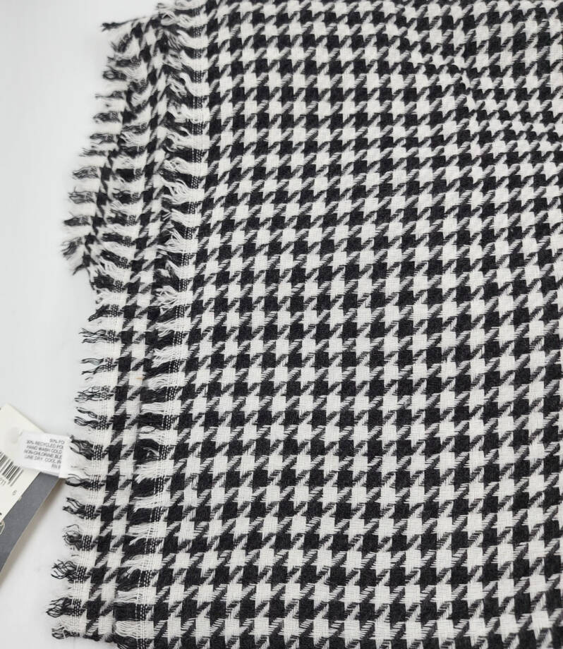 On 34th Classic Houndstooth Supersoft Wrap Scarf Women's One Size Black Ivory~