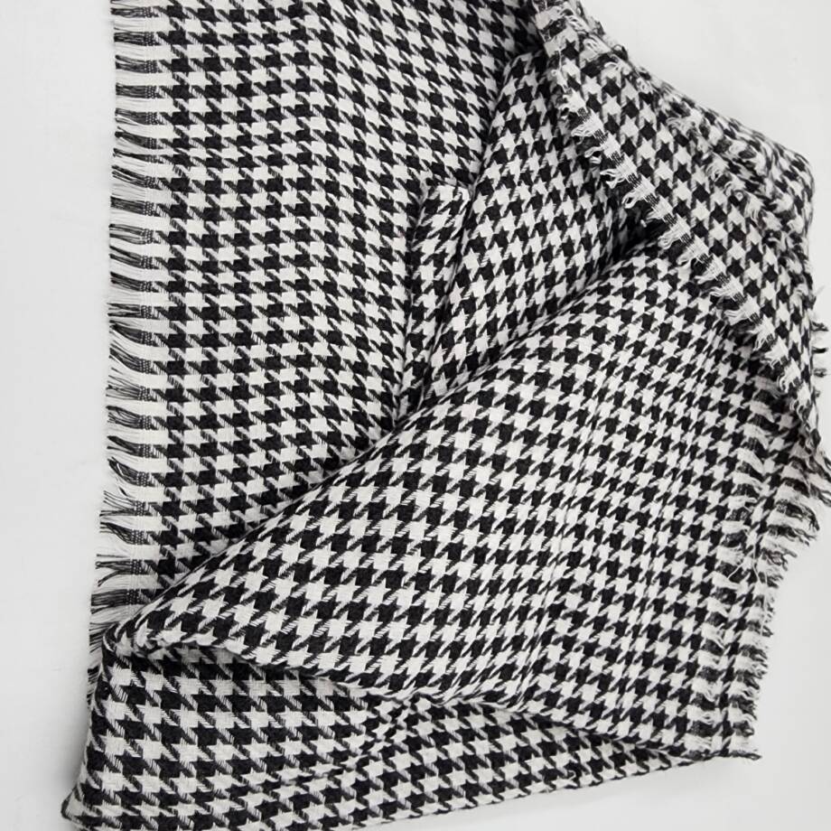 On 34th Classic Houndstooth Supersoft Wrap Scarf Women's One Size Black Ivory~