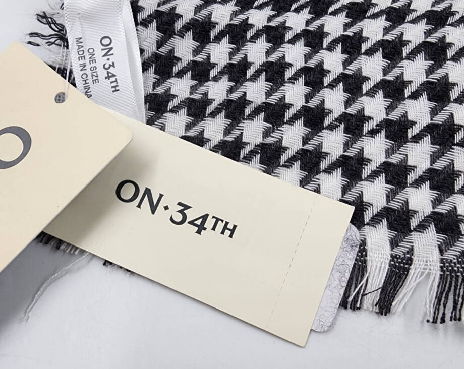 On 34th Classic Houndstooth Supersoft Wrap Scarf Women's One Size Black Ivory~