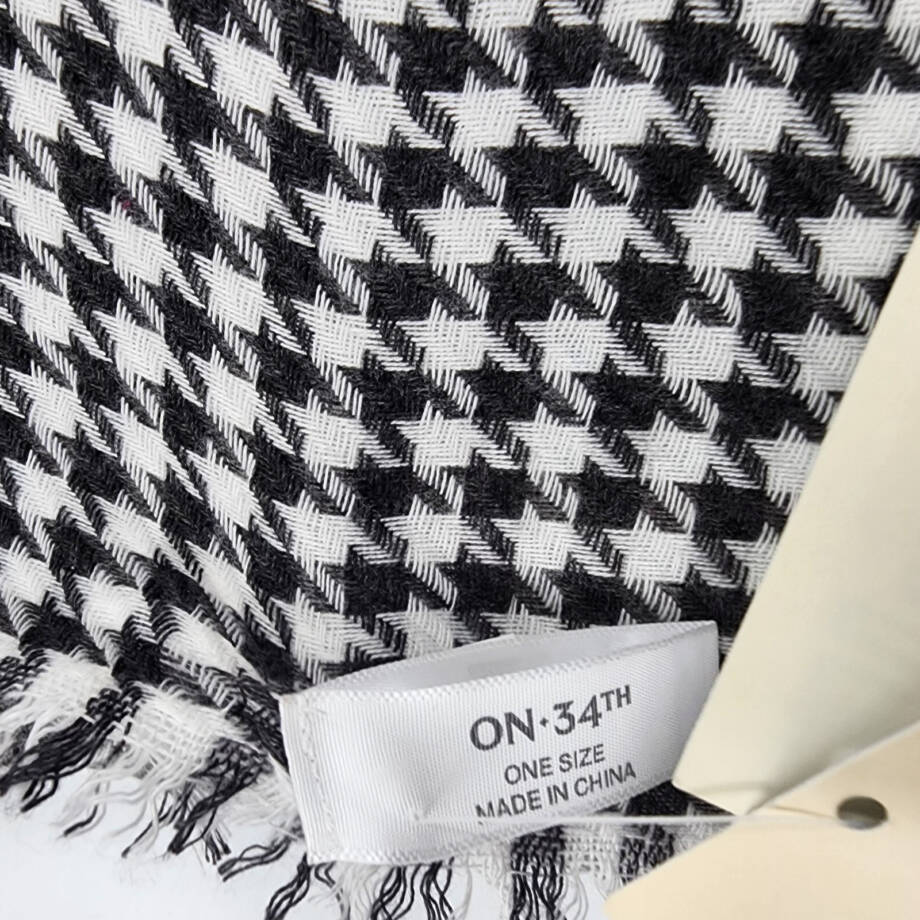 On 34th Classic Houndstooth Supersoft Wrap Scarf Women's One Size Black Ivory~