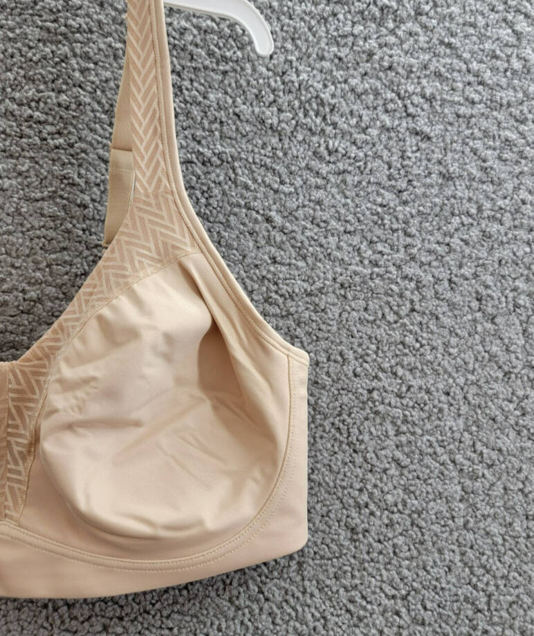 Playtex 18 Hour Bounce Control Wire Free Bra Women's 38DD Taupe Hook & Eye Back