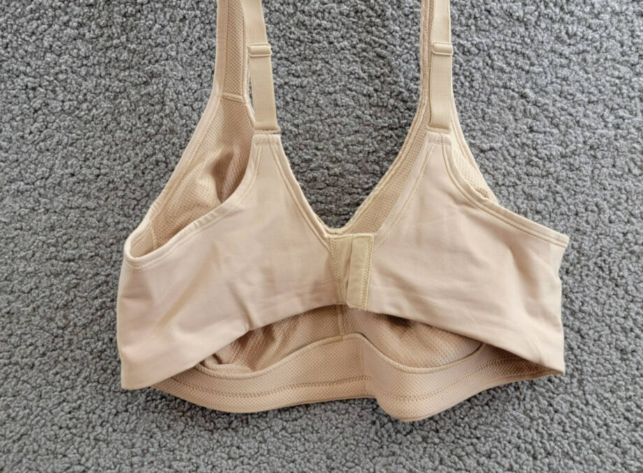 Playtex 18 Hour Bounce Control Wire Free Bra Women's 38DD Taupe Hook & Eye Back