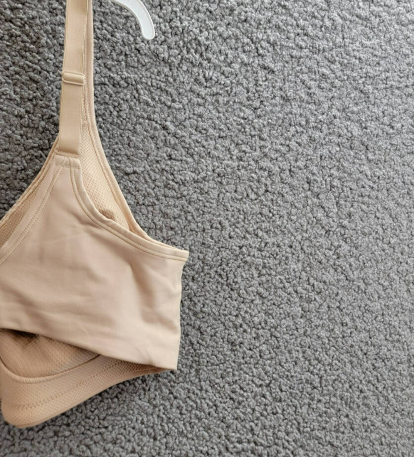 Playtex 18 Hour Bounce Control Wire Free Bra Women's 38DD Taupe Hook & Eye Back