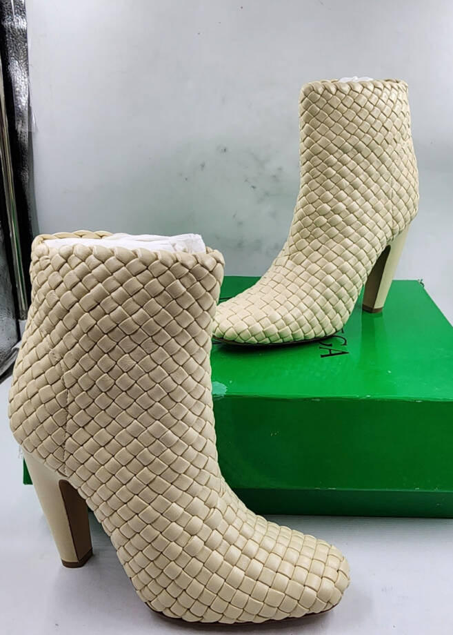 Bottega Veneta Canalazzo Booties Women's 39/9 US Butter Square Toe Pull On
