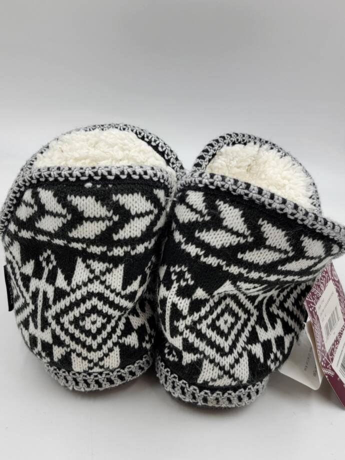 MUK LUKS Amira Slippers Women's XL (11-12) Black/White Faux Fur Knitted Pull On