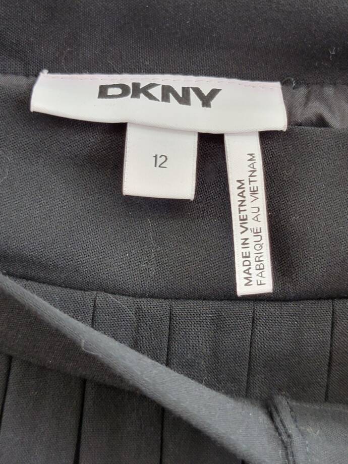 DKNY Pleated Logo-Clasp Flared Mini Skirt Women's 12 Black Solid Side Zip