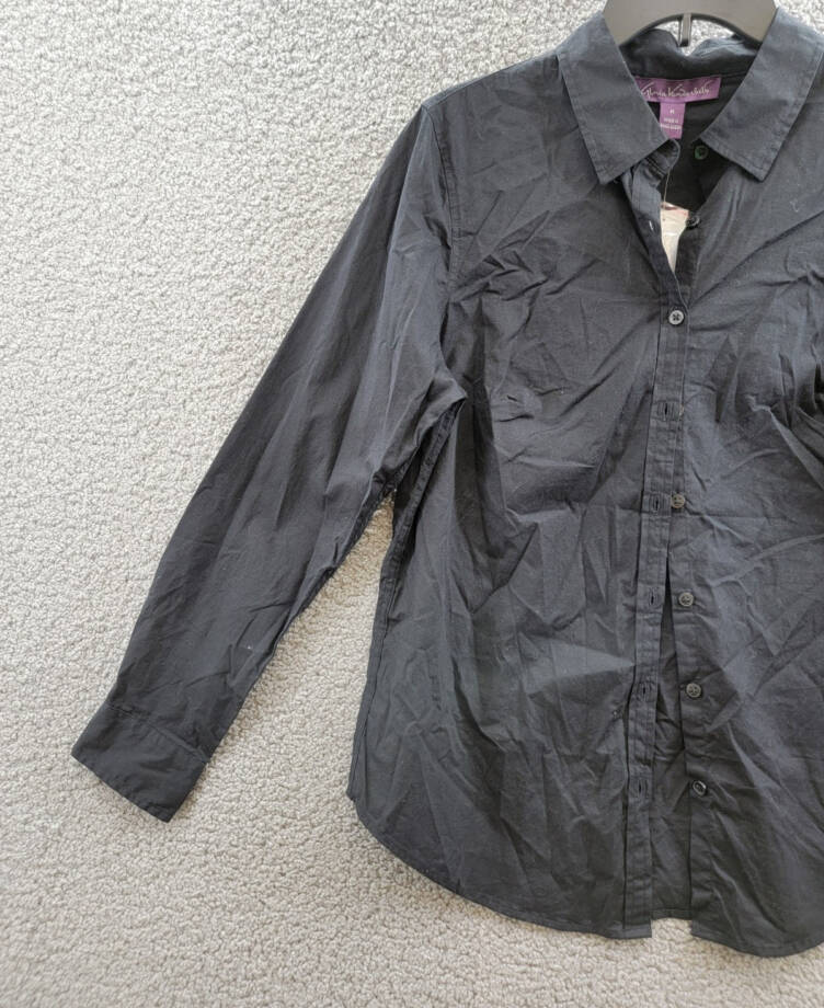 Gloria Vanderbilt Amanda Long-Sleeve Fitted Shirt Women's M Black Button Closure