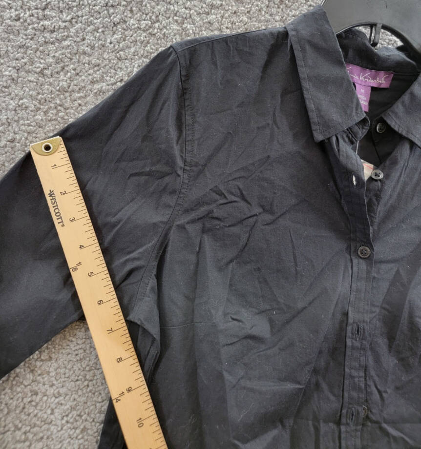 Gloria Vanderbilt Amanda Long-Sleeve Fitted Shirt Women's M Black Button Closure