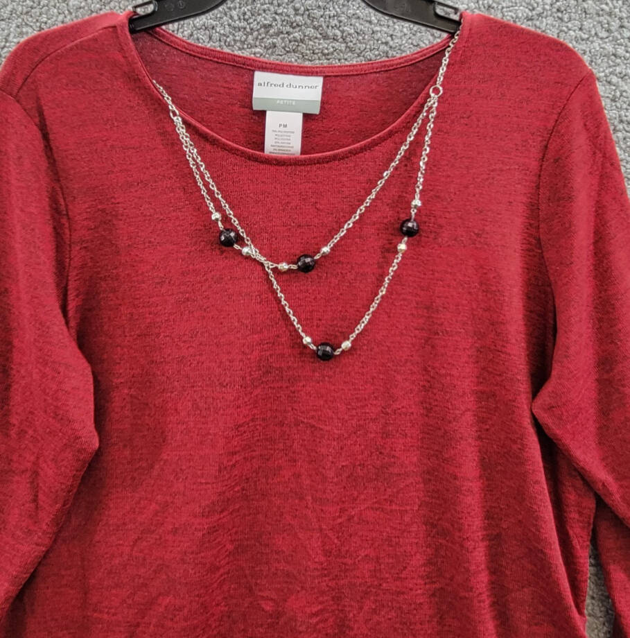 Alfred Dunner Petite Runway Ready Melange Crewneck Top w/ Necklace Womens PM Red