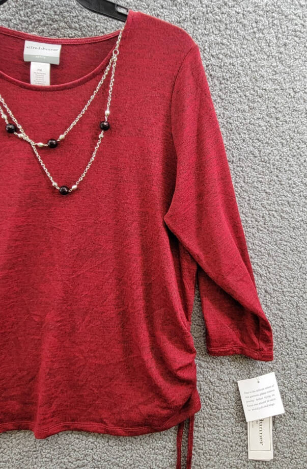 Alfred Dunner Petite Runway Ready Melange Crewneck Top w/ Necklace Womens PM Red